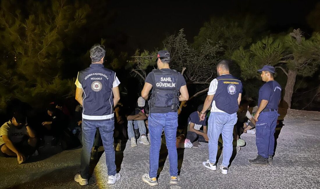 MUĞLA (AA) – Muğla'nın Marmaris ilçesinde 19 düzensiz göçmen yakalandı.