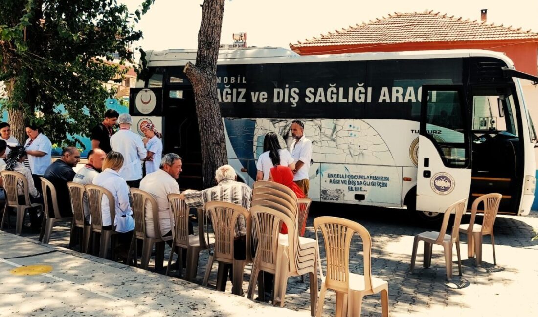 İZMİR (AA) – Menemen'de yürütülen "İşimiz Dişleriniz" projesi kapsamında hastaneye