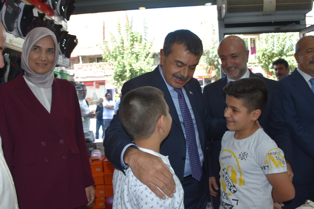 AFYONKARAHİSAR (AA) – Milli Eğitim Bakanı Yusuf Tekin, Afyonkarahisar'da ziyaretlerde