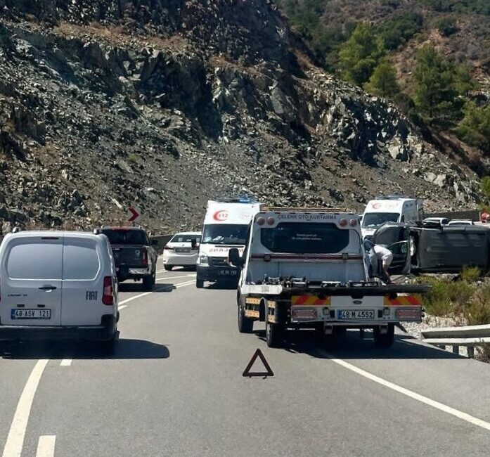 MUĞLA (AA) – Muğla'nın Datça ilçesinde 3 aracın karıştığı zincirleme