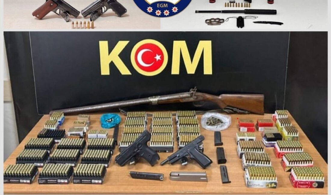 MUĞLA (AA) – Muğla'da evlerinde ruhsatsız silah bulunduran 12 kişi