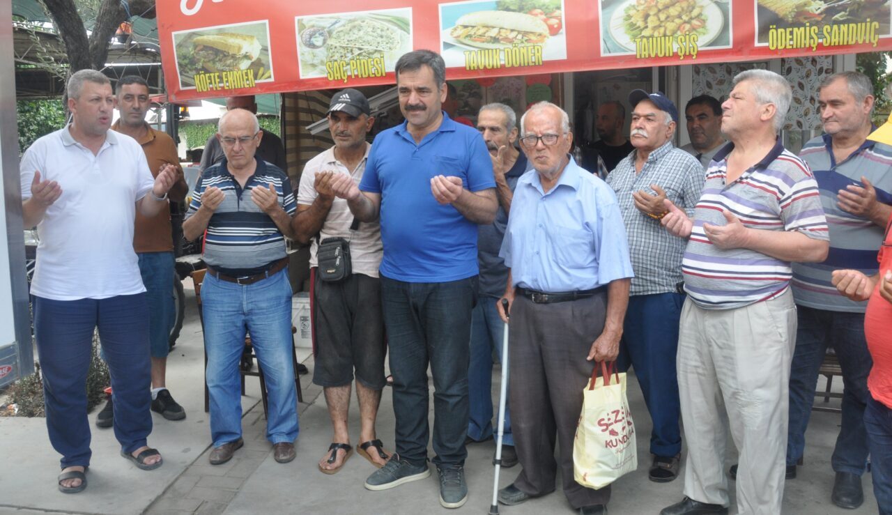 İZMİR (AA) – İzmir'in Ödemiş ilçesindeki esnaf 700 kişilik aşure