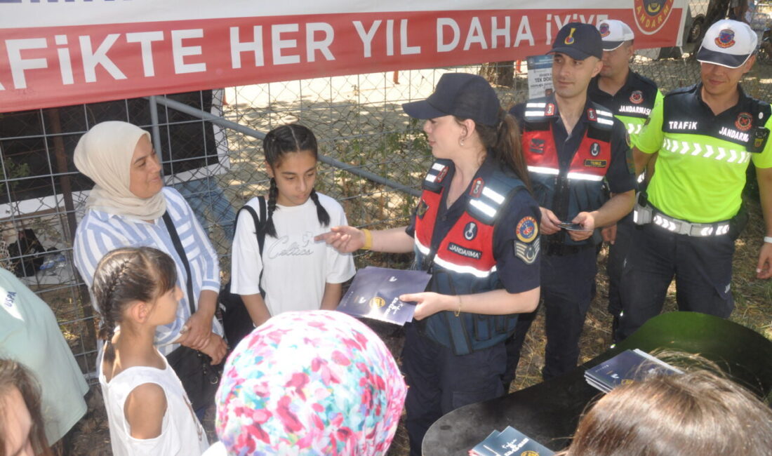 İZMİR (AA) – İzmir'in Ödemiş ilçesinde jandarma ekipleri, trafik kuralları