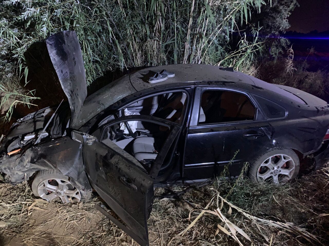 İZMİR (AA) – Ödemiş'te şarampole devrilen otomobildeki 2 kişi yaralandı.