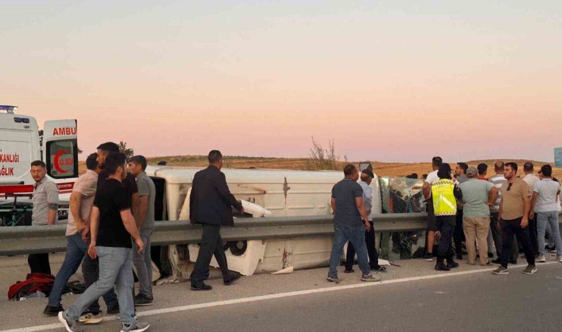 Afyonkarahisar’da otomobil ile midibüsün çarpışması sonucu meydana gelen trafik kazasında