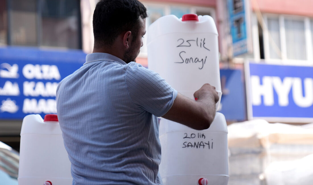 - Plastik ürün toptancısı Ramazan Boğa:
- "Bidon satışında yüzde 100'ün