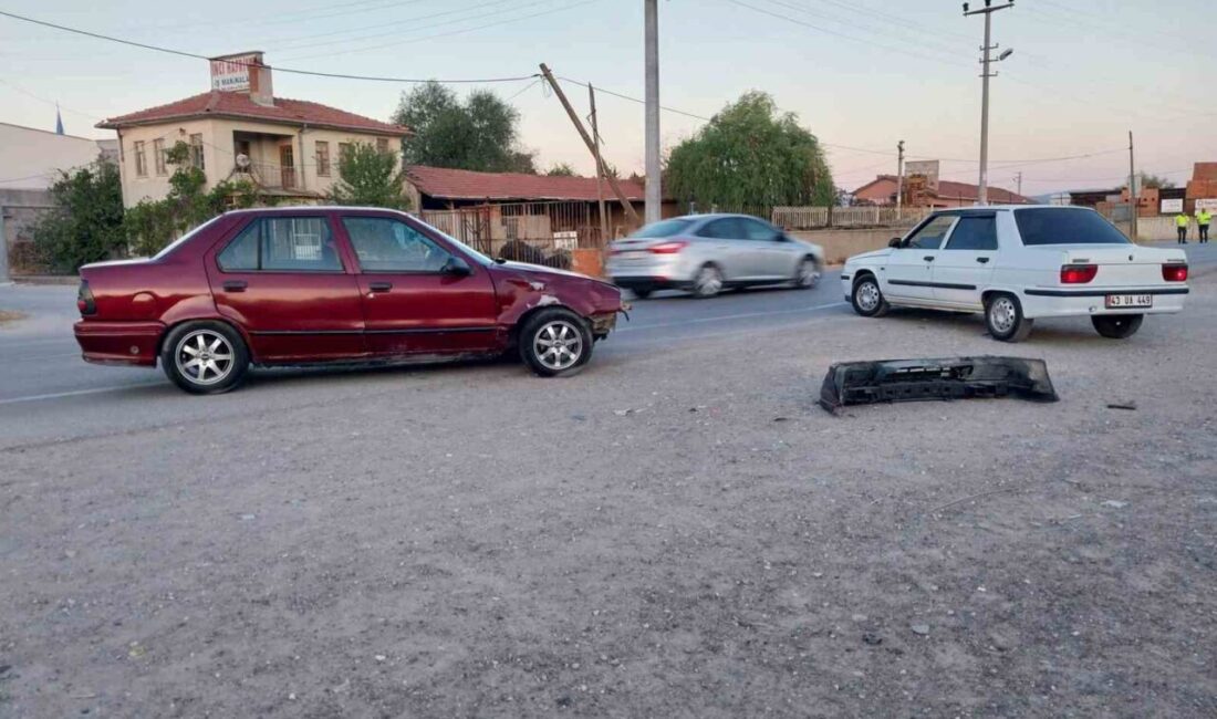 Kütahya’nın Tavşanlı ilçesinde otomobil ile motosikletin çarpışması sonucu meydana gelen