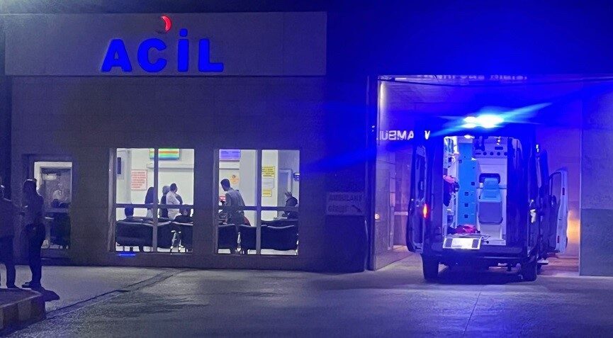 Kütahya’nın Tavşanlı-Domaniç karayolunda iki otomobilin çarpışması sonucu trafik kazası meydana