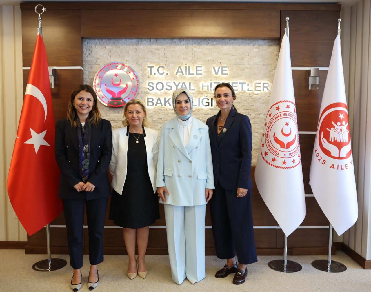 - Aile ve Sosyal Hizmetler Bakanı Mahinur Özdemir Göktaş, "yeni