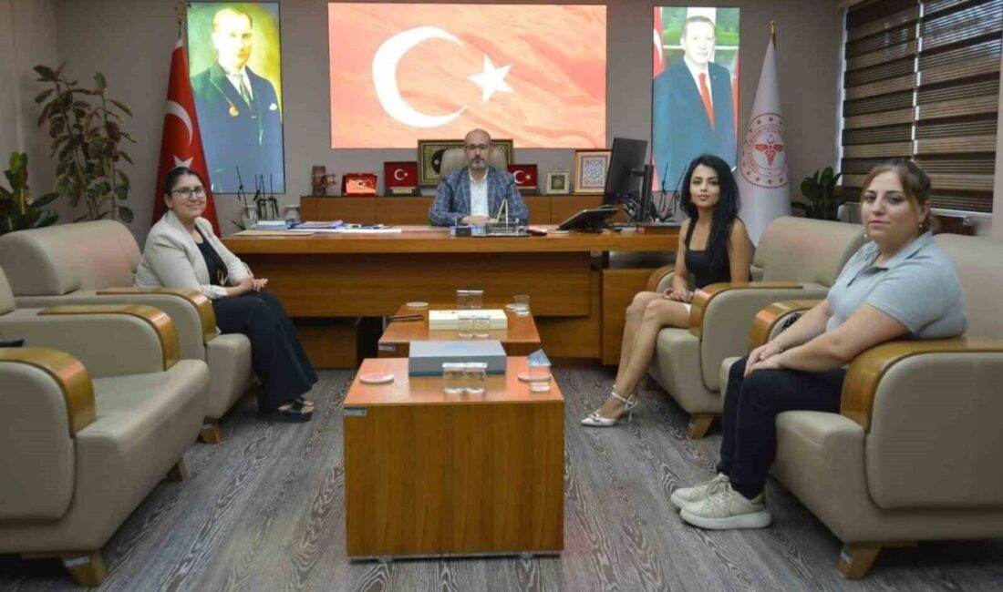 Afyonkarahisar’da Ulusal Otizm Konfederasyonu Başkanı Fatma Kilci Kavas ve yönetim
