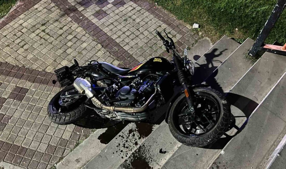 Eskişehir’de çevreyolu üzerindeki yaya geçidinden karşıya geçmek isteyen 2 yayaya