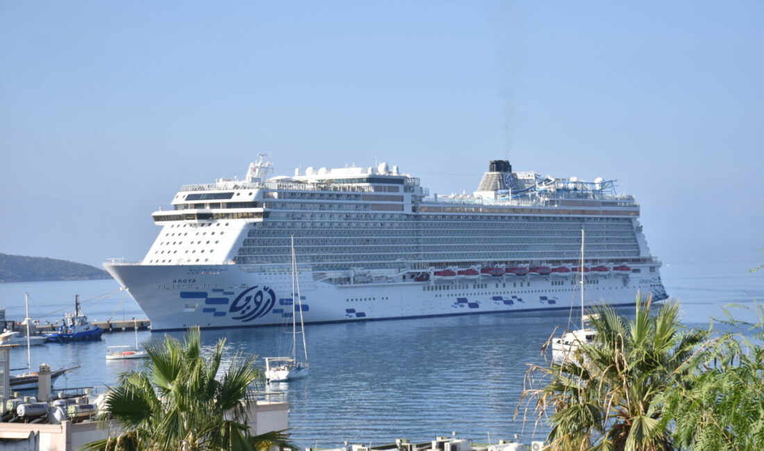 MUĞLA (AA) – Muğla'nın Bodrum ilçesine "Aroya" isimli kruvaziyer 2