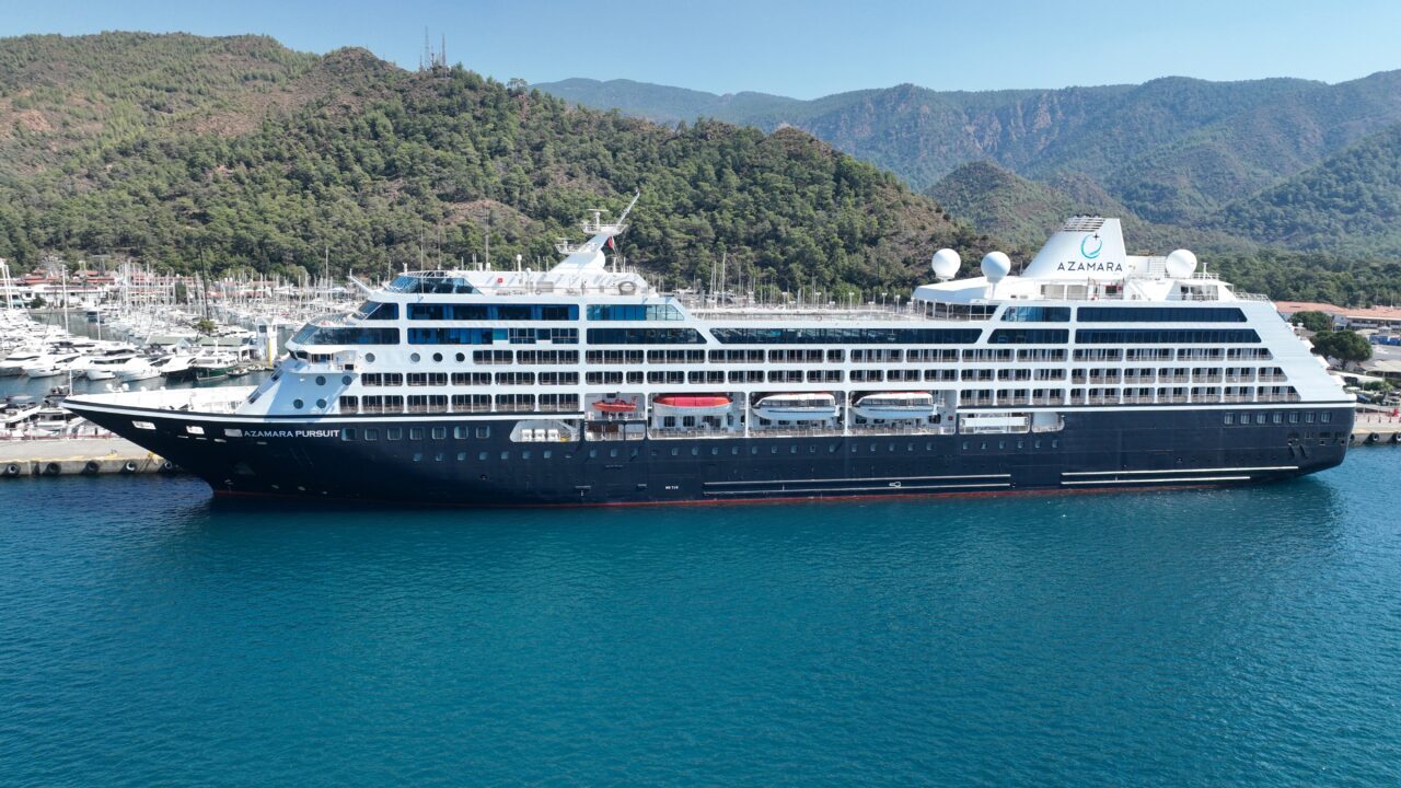 MUĞLA (AA) – Muğla'nın Marmaris ilçesine gelen "Azamara Pursuit "