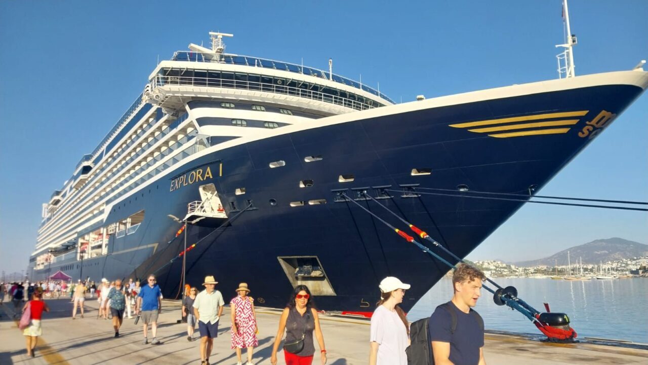 MUĞLA (AA) – Muğla'nın Bodrum ilçesine "Explora I" isimli kruvaziyer,