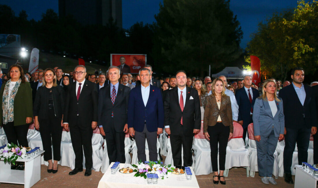 UŞAK (AA) – CHP Genel Başkanı Özgür Özel, Uşak Belediyesince