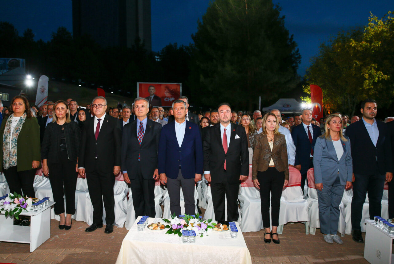 UŞAK (AA) – CHP Genel Başkanı Özgür Özel, Uşak Belediyesince