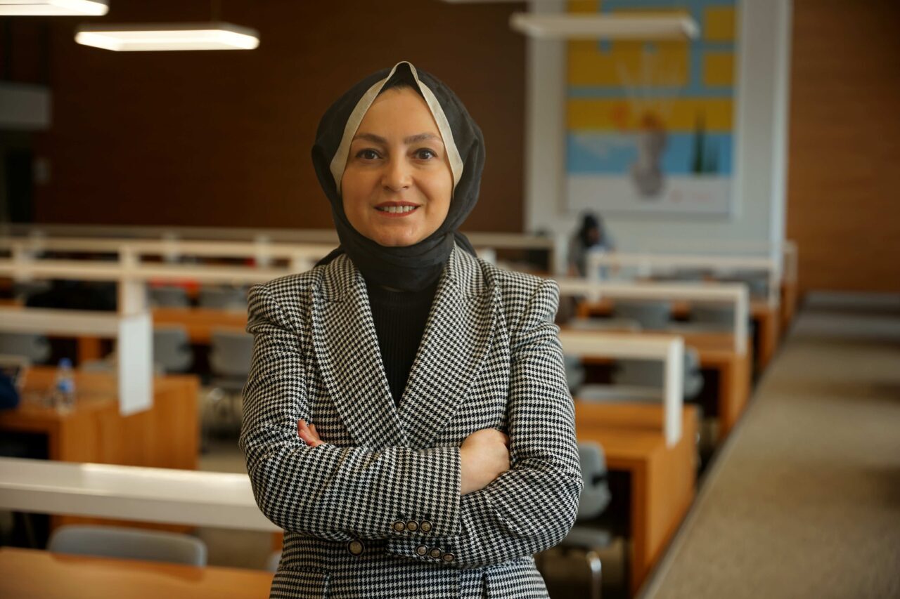 - İstanbul Atlas Üniversitesi Meslek Yüksekokulu Müdürü, Optisyenlik Ana Bilim