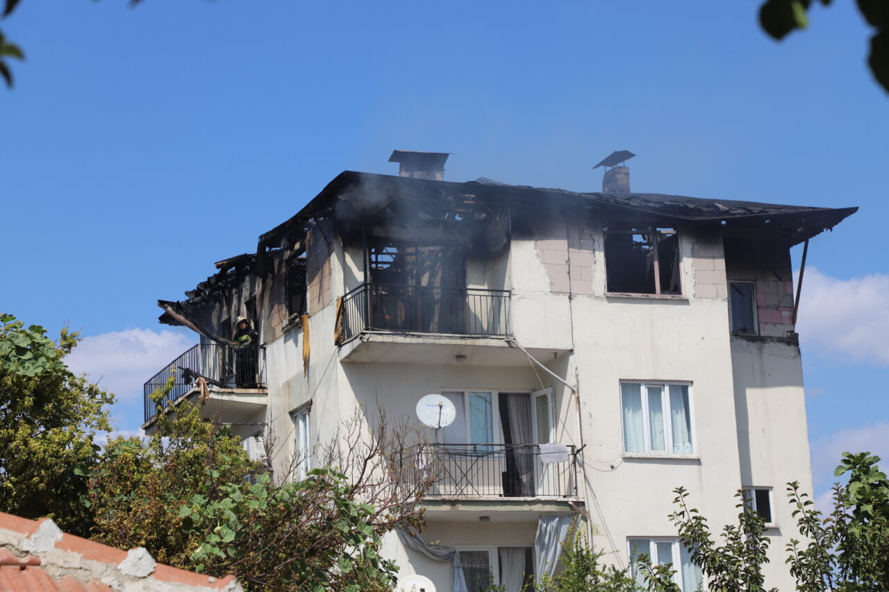 DENİZLİ (AA) – Denizli'nin Pamukkale ilçesinde bir apartman dairesinde çıkan