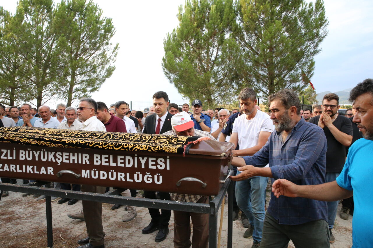 DENİZLİ (AA) – Denizli'nin Acıpayam ilçesinde madende meydana gelen göçükten