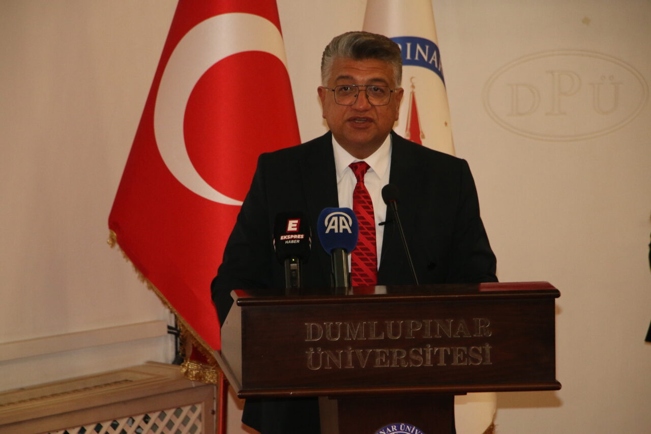 KÜTAHYA (AA) – Kütahya Dumlupınar Üniversitesi (DPÜ), 2025-2026 akademik yılına