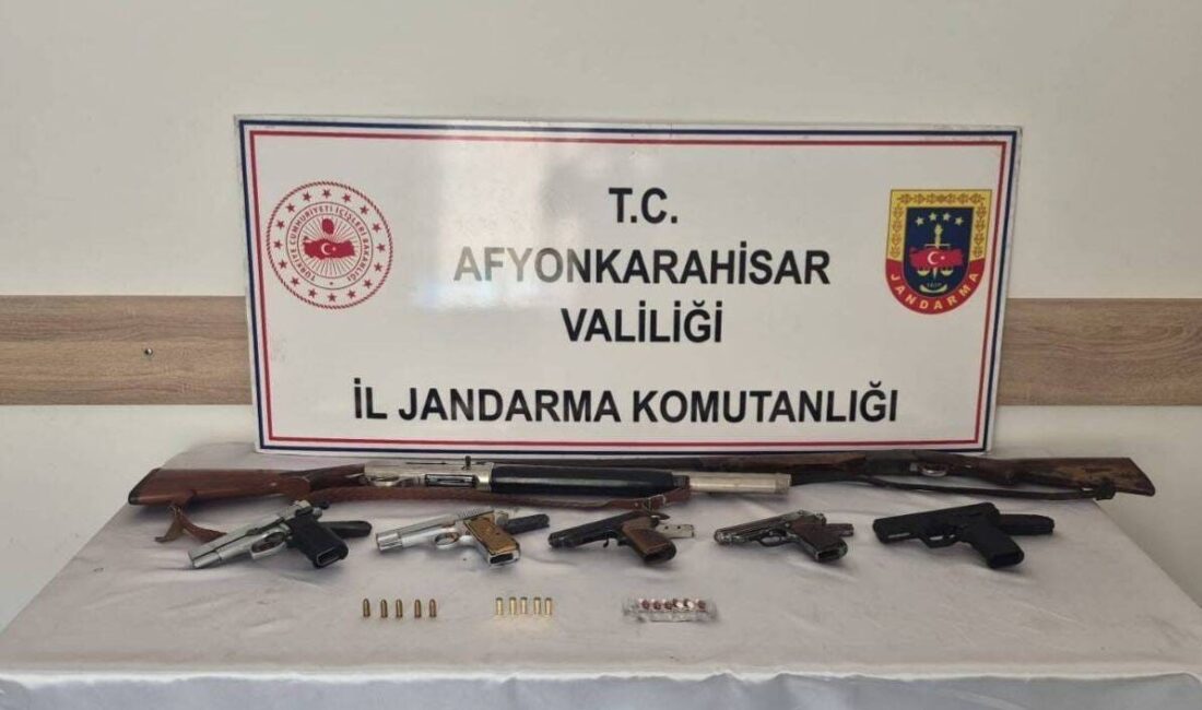 Afyonkarahisar’da düğün magandalarına yönelik yapılan operasyonda 4 kişi gözaltına alındı.