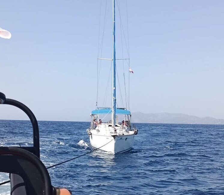 MUĞLA (AA) – Muğla'nın Fethiye ilçesi açıklarında sürüklenen teknedeki 2
