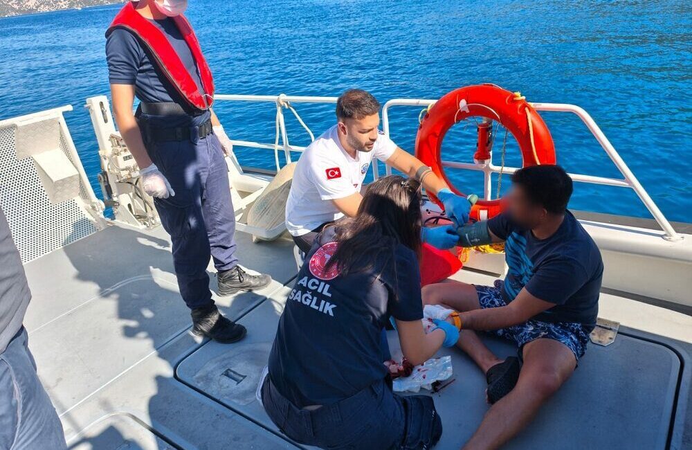 MUĞLA (AA) – Muğla'nın Fethiye ilçesi açıklarında teknede yaralanan kişi,