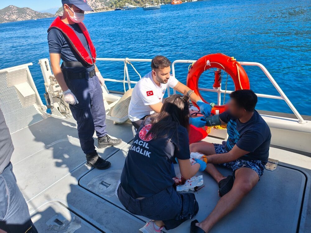 MUĞLA (AA) – Muğla'nın Fethiye ilçesi açıklarında teknede yaralanan kişi,