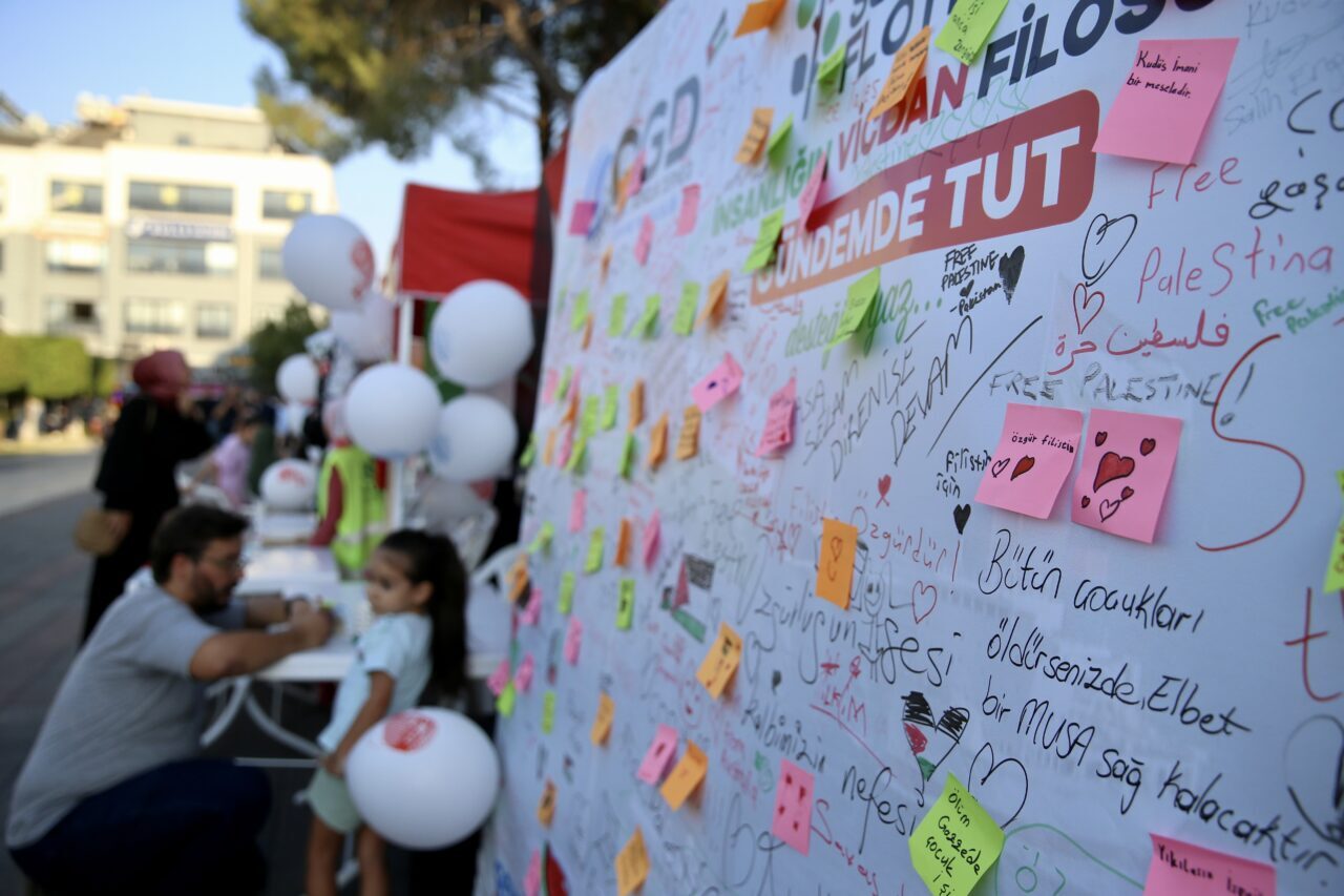 MUĞLA (AA) – Muğla'nın Fethiye ilçesinde, Filistin'e destek ve İsrail'in
