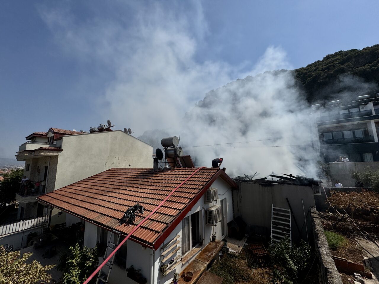 MUĞLA (AA) – Muğla'nın Fethiye ilçesinde bir evde çıkan yangın