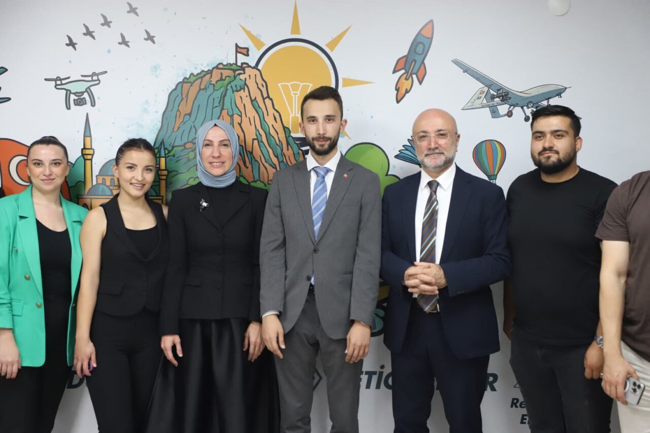 AFYONKARAHİSAR (AA) – Gençlik ve Spor Bakan Yardımcısı Safa Koçoğlu,