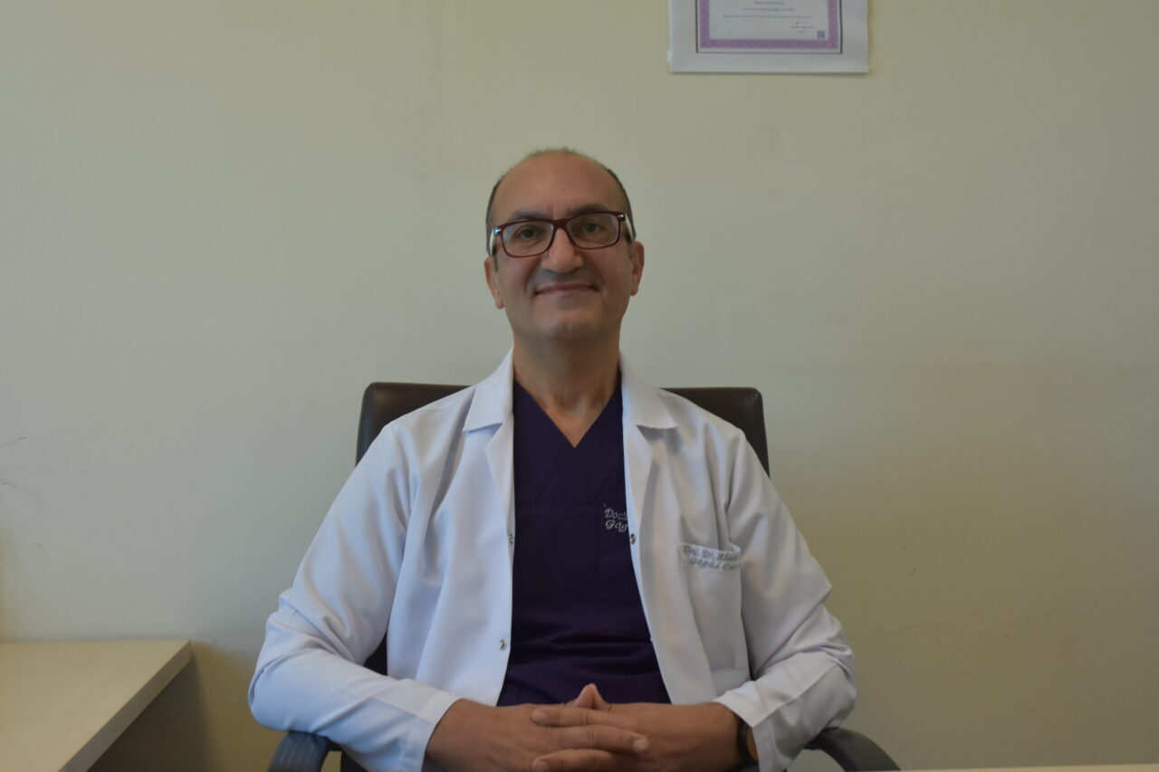 - Afyonkarahisar'da göğüs duvarlarındaki içe çöküklük nedeniyle zor günler yaşayan