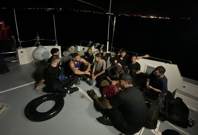 İZMİR (AA) – İzmir'in Çeşme ilçesi açıklarında 11 düzensiz göçmen