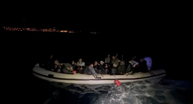 İZMİR (AA) – İzmir'in Karaburun ilçesi açıklarında 14'ü çocuk 33