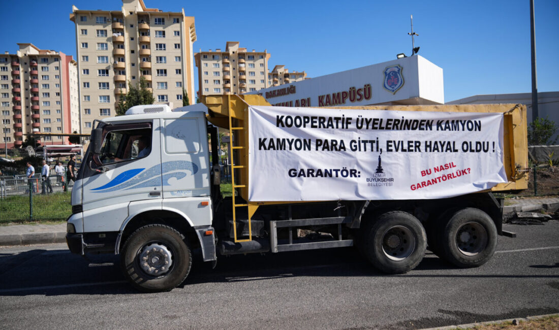 - Eski İzmir Büyükşehir Belediye Başkanı Tunç Soyer, CHP İzmir