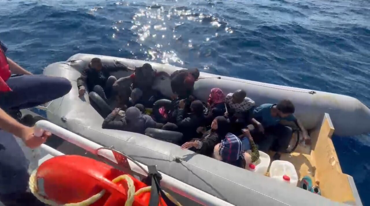 - Göçmen kaçaklığı iddiasıyla 2 şüpheli gözaltına alındı