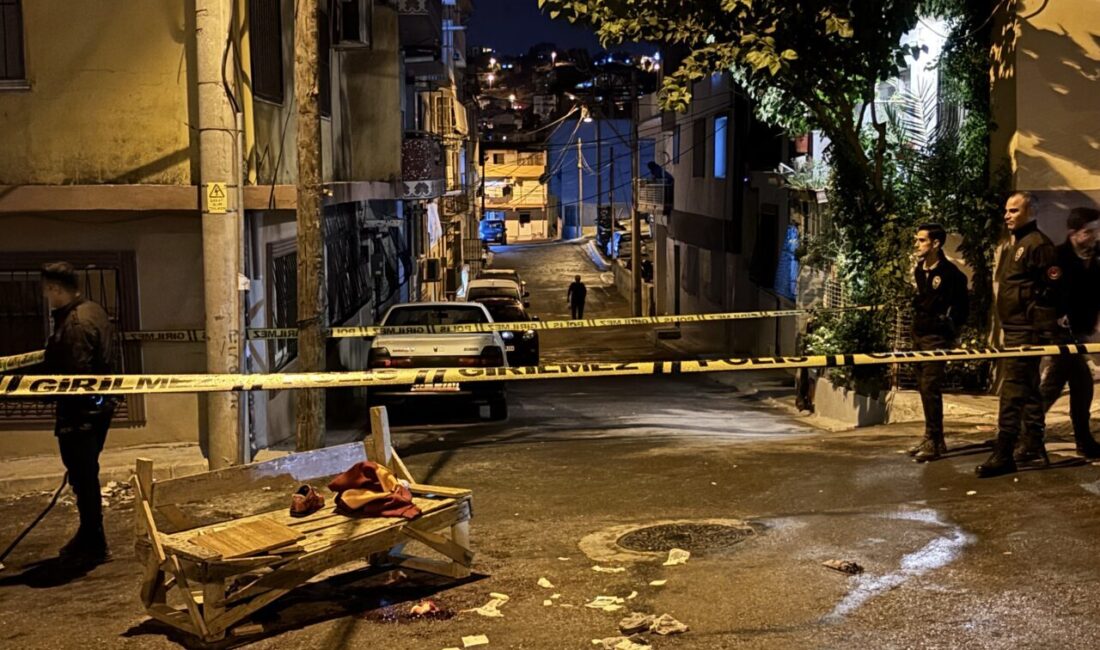 İZMİR (AA) – İzmir'in Karabağlar ilçesinde çıkan bıçaklı kavgada 1