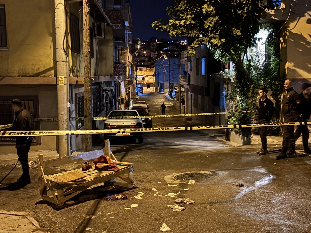 İZMİR (AA) – İzmir'in Karabağlar ilçesinde çıkan bıçaklı kavgada 1