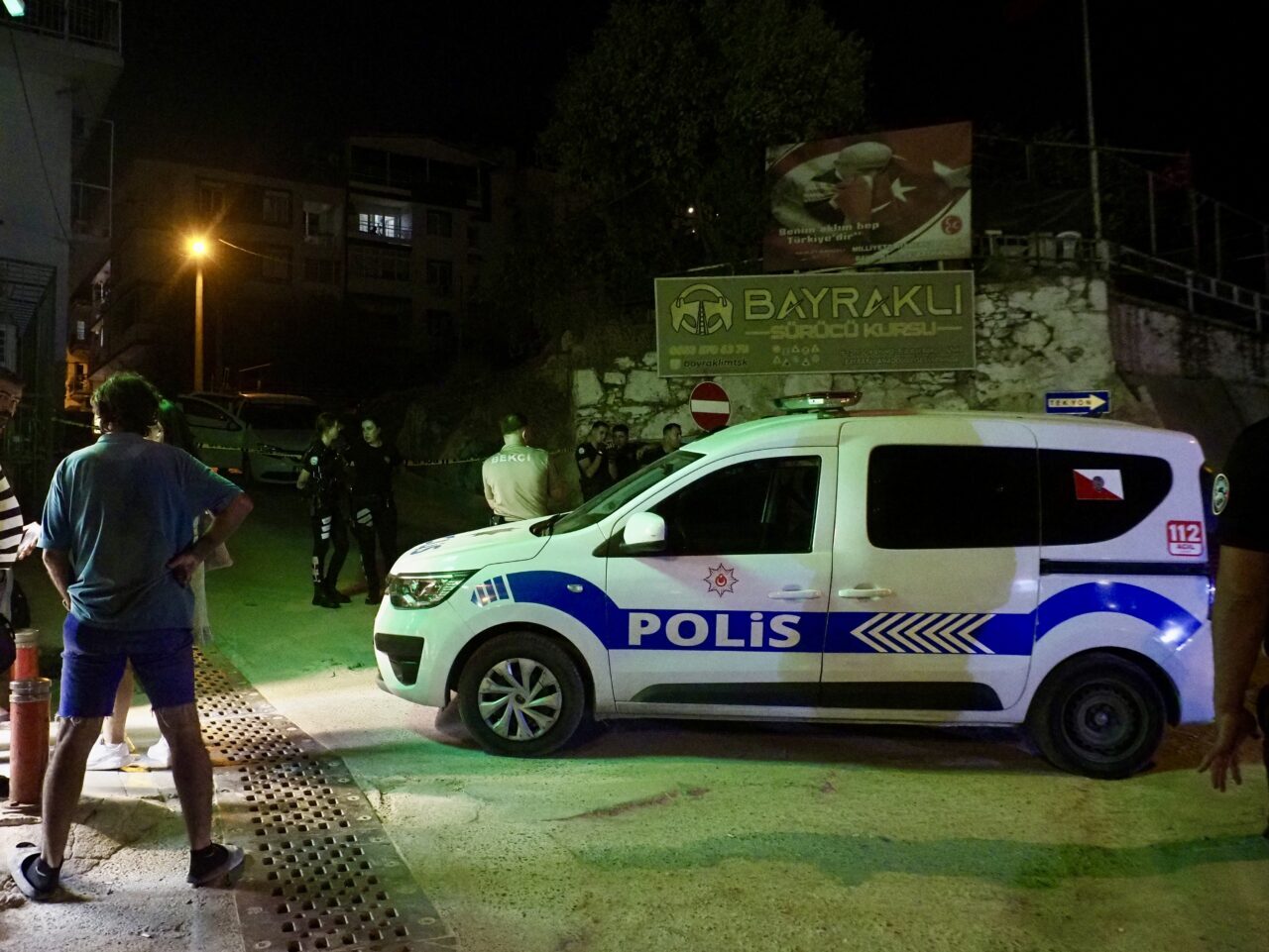 İZMİR (AA) – İzmir'in Bayraklı ilçesinde, tartıştığı eşini tabancayla yaralayıp