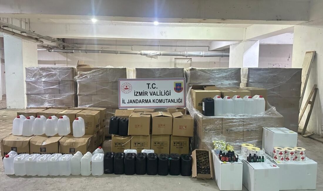 İZMİR (AA) – İzmir'in Konak ilçesinde düzenlenen kaçakçılık operasyonunda 7