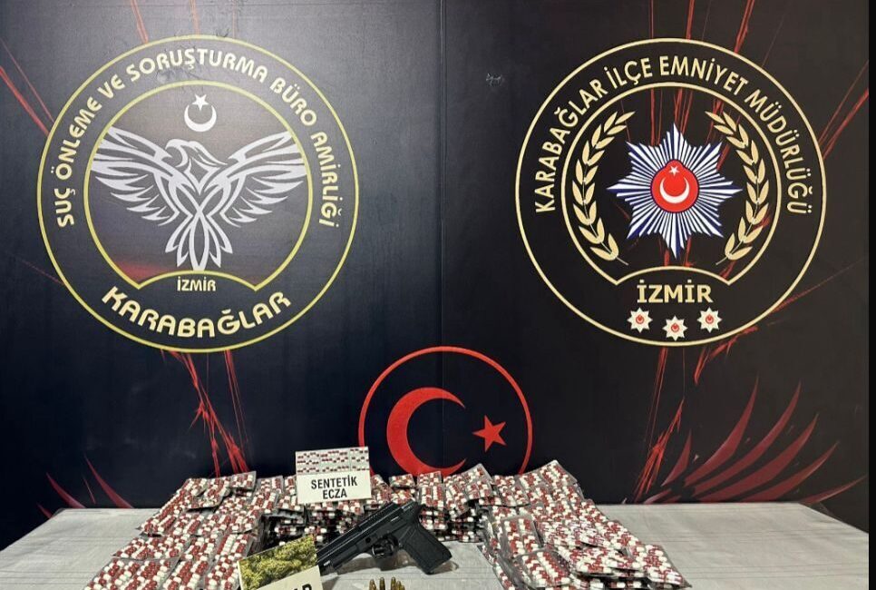 İZMİR (AA) – İzmir'in Karabağlar ilçesinde güvercin kümesinde gizledikleri uyuşturucuyla