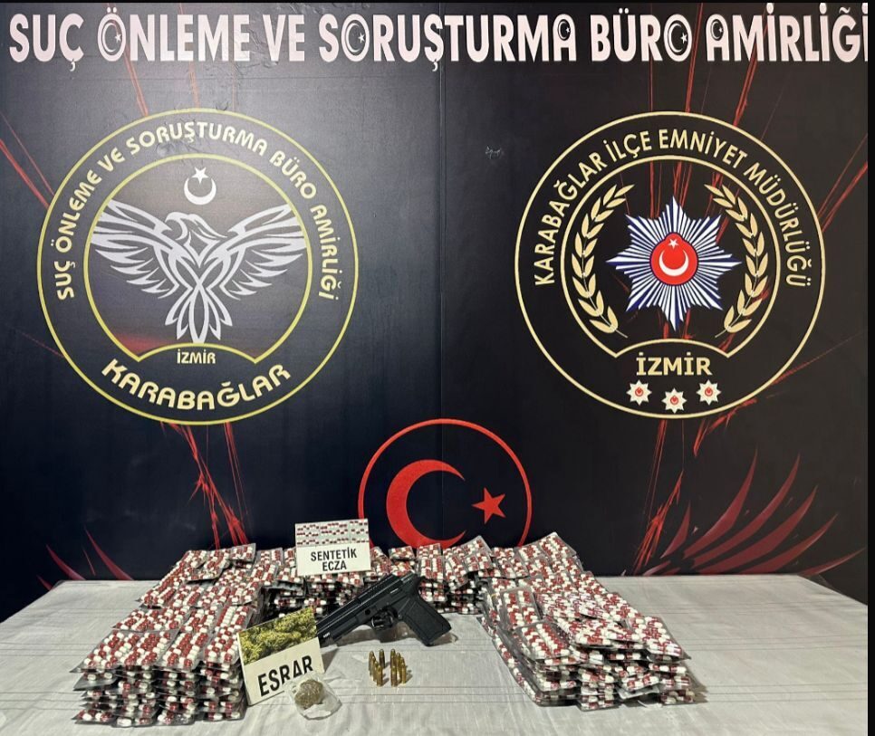 İZMİR (AA) – İzmir'in Karabağlar ilçesinde güvercin kümesinde gizledikleri uyuşturucuyla