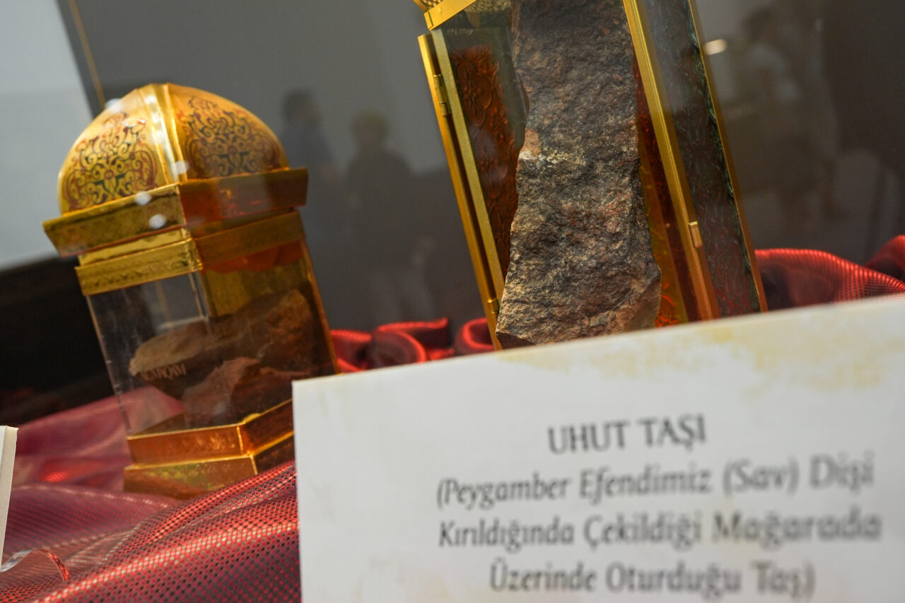 İZMİR (AA) – İzmir'de Mevlid-i Nebi Haftası dolayısıyla "Mukaddes Emanetler"