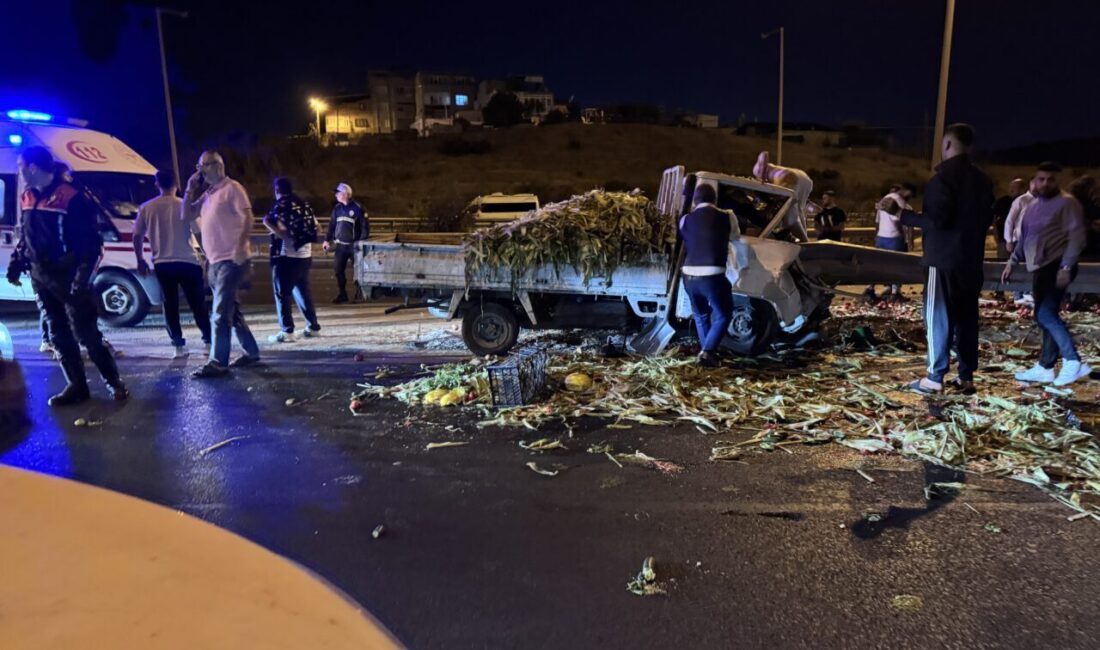 İZMİR (AA) – İzmir'in Gaziemir ilçesinde otoyol ayrımındaki bariyerlere çarpan