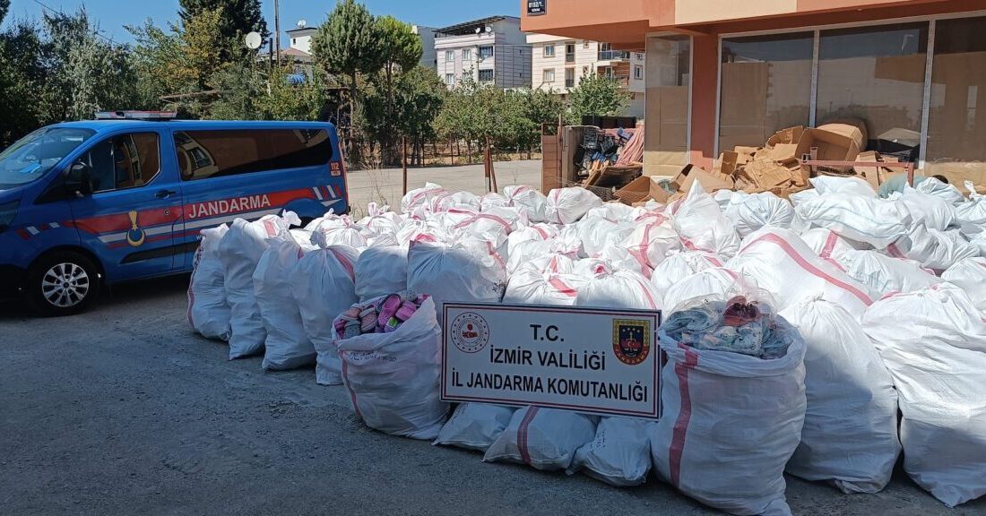 İZMİR (AA) – İzmir'in Torbalı ilçesinde, bilinen bir terlik markasının