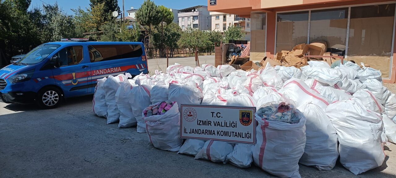İZMİR (AA) – İzmir'in Torbalı ilçesinde, bilinen bir terlik markasının