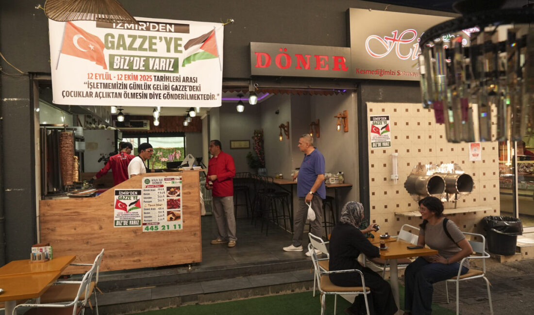 - Konak ilçesindeki işletmenin önüne "İzmir'den Gazze'ye biz de varız.