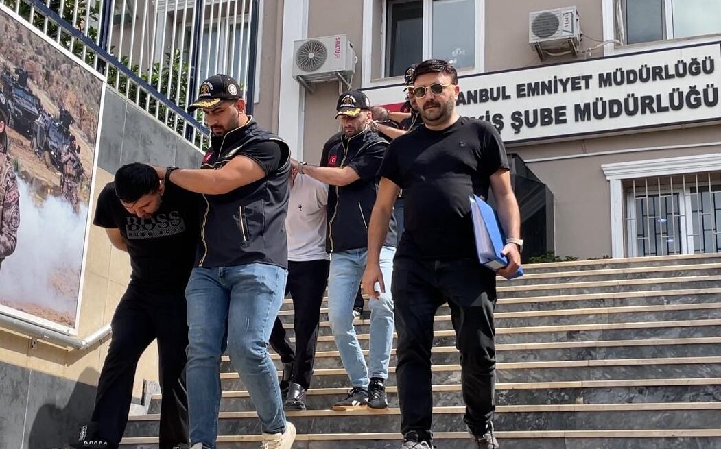 - Ağabeyinin borcu nedeniyle alıkoydukları kişiyi kaçırdıkları öne sürülen 5
