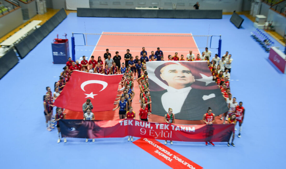 İZMİR (AA) – İzmir'deki kadın voleybol takımları, kentin düşman işgalinden
