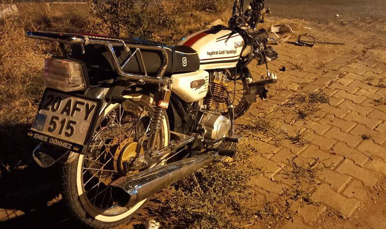 DENİZLİ (AA) – Kale'de kamyonetle çarpışan motosikletin sürücüsü yaralandı. E.D.